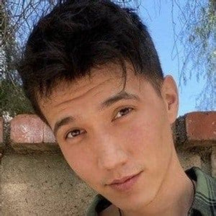Aaron Burriss (YouTube Star) - Age, Birthday, Bio, Facts, Family, Net Worth, Height & More