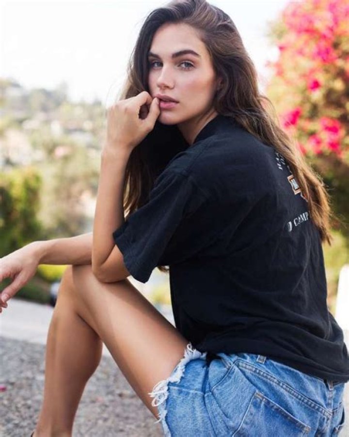 Abbie Herbert (TikTok Star) - Age, Birthday, Bio, Facts, Family, Net Worth, Height & More