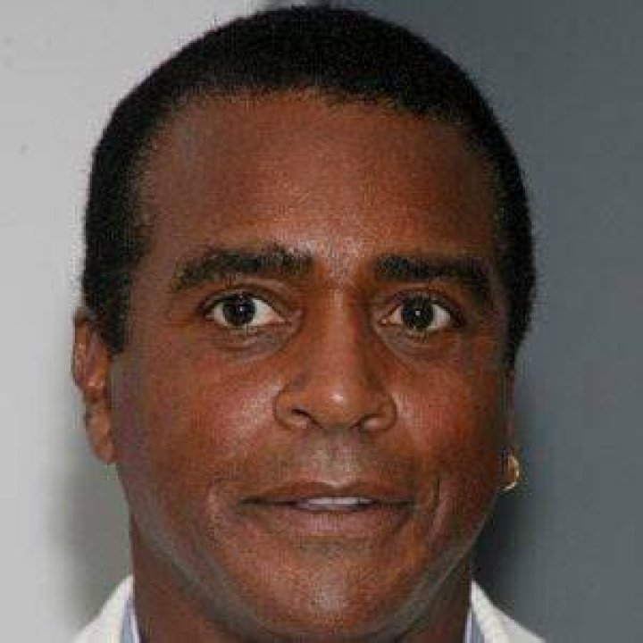 Ahmad Rashad (Football Player) - Age, Birthday, Bio, Facts, Family, Net Worth, Height & More