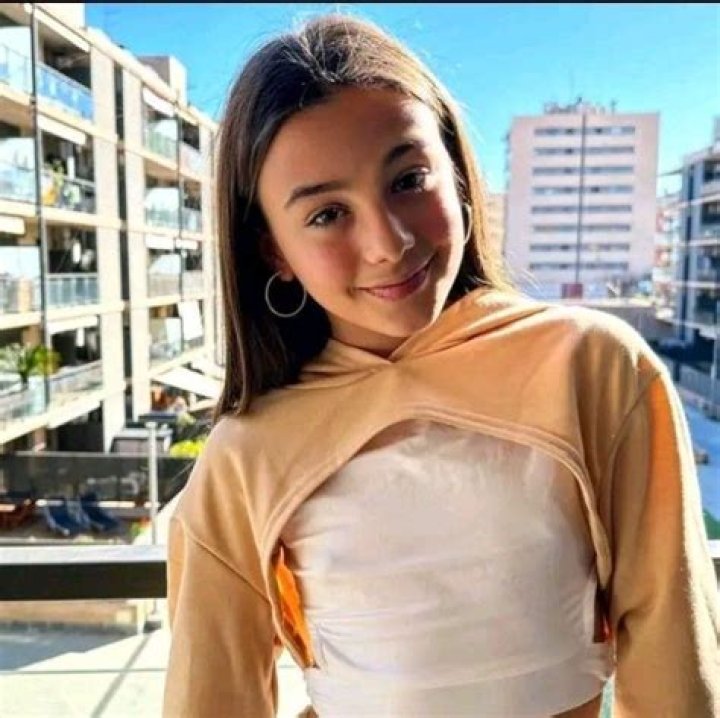 Aida Redru (Estrella de TikTok) - Edad, cumpleaños, biografía, hechos, familia, patrimonio neto, altura y más