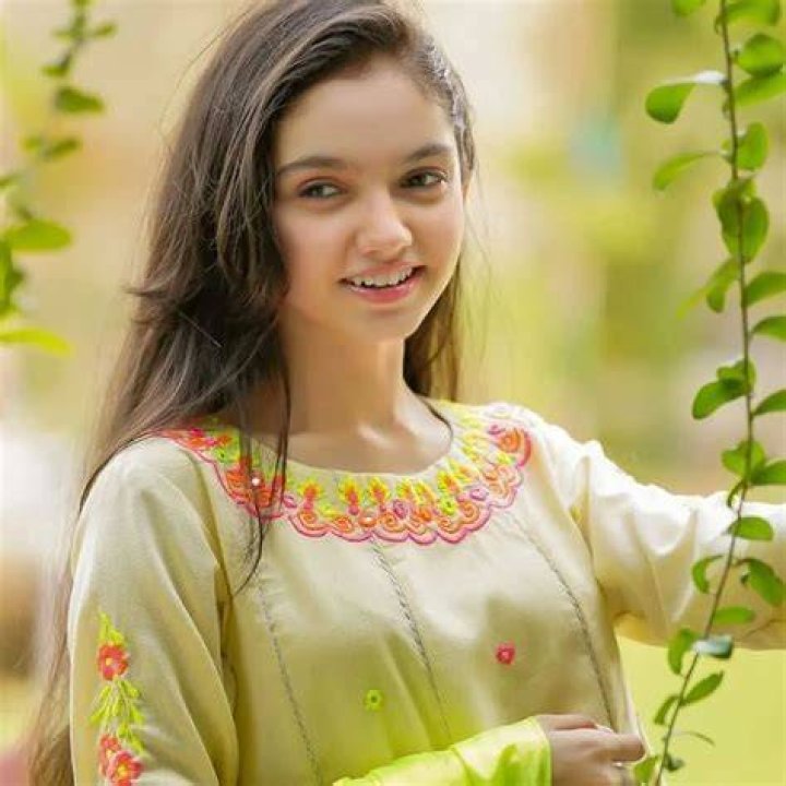 Aina Asif (TV Actress) - Age, Birthday, Bio, Facts, Family, Net Worth, Height & More
