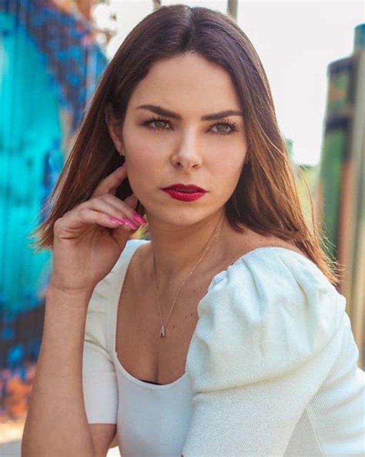 Alejandra Robles Gil (TV Actress) - Age, Birthday, Bio, Facts, Family, Net Worth, Height & More