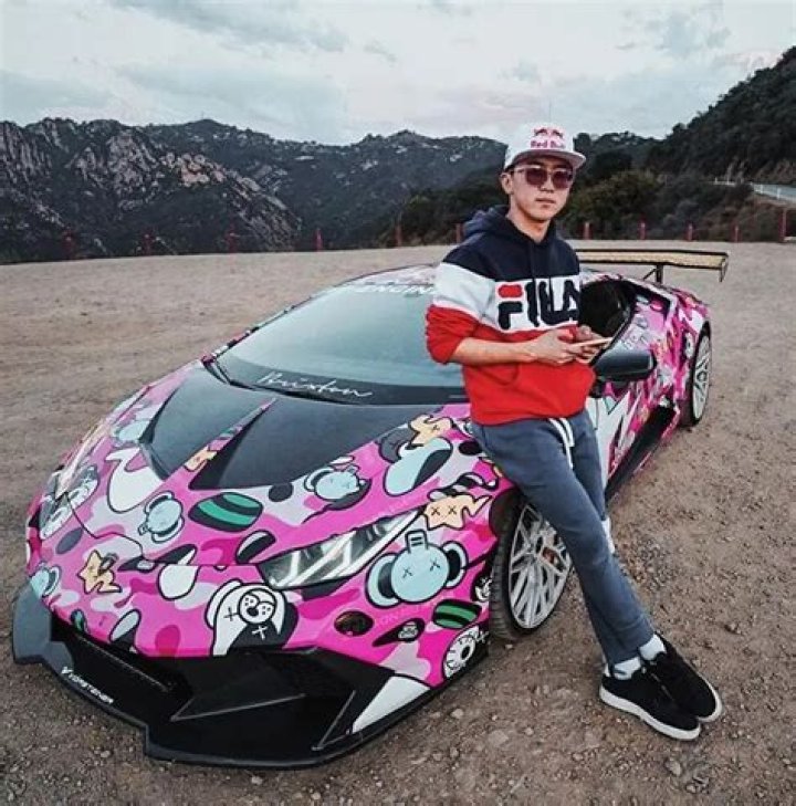 Alex Choi (YouTube Star) - Age, Birthday, Bio, Facts, Family, Net Worth, Height & More