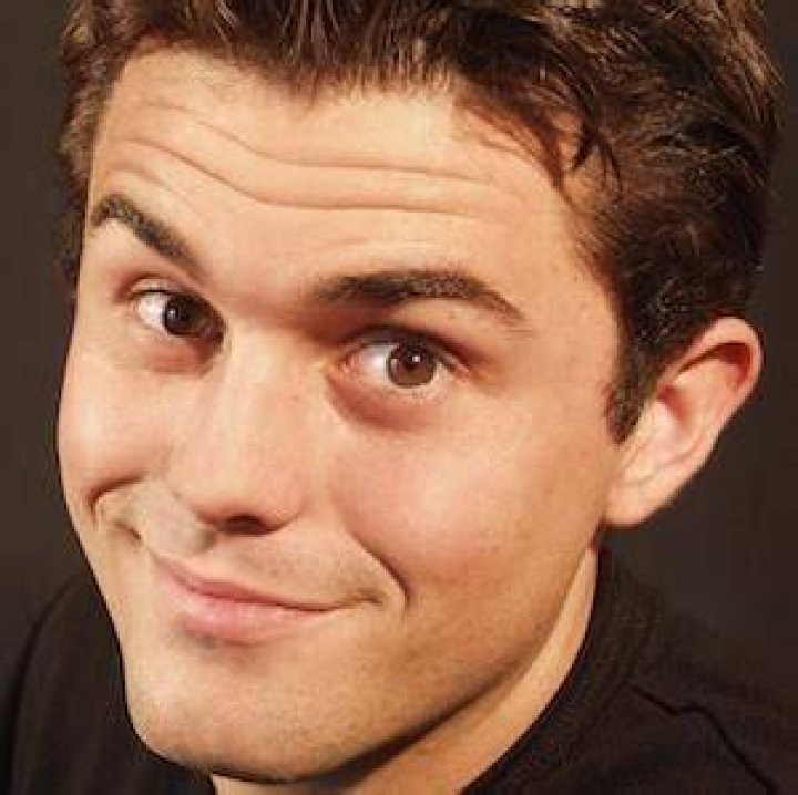 Alex Farnham (YouTube Star) - Age, Birthday, Bio, Facts, Family, Net Worth, Height & More