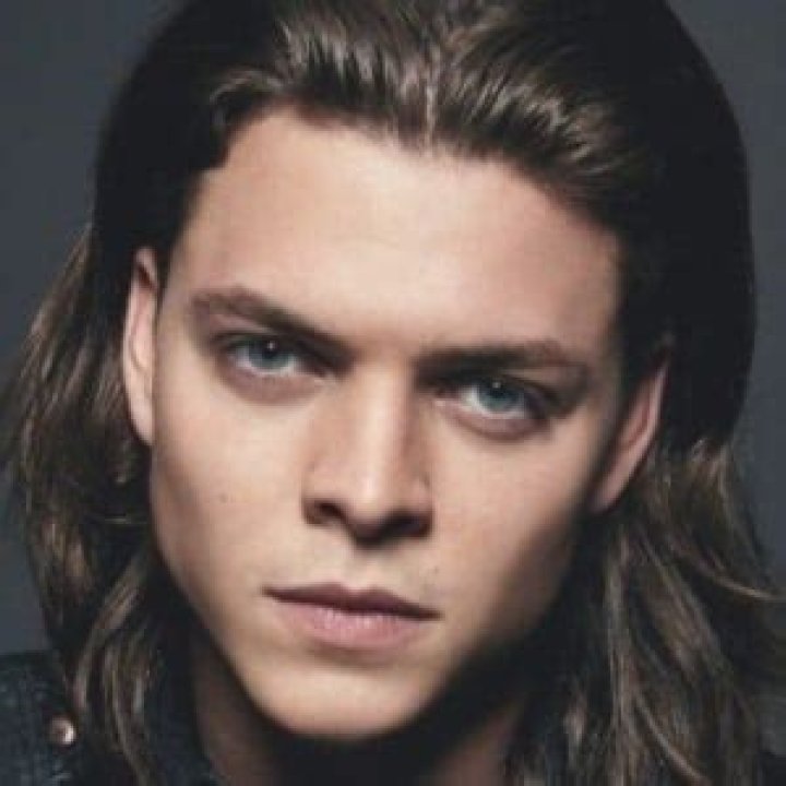 Alex Hogh Andersen (TV Actor) - Age, Birthday, Bio, Facts, Family, Net Worth, Height & More
