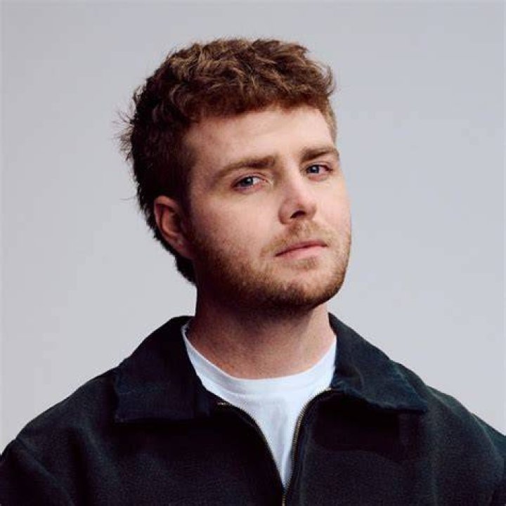 Alex Warren (YouTube Star) - Age, Birthday, Bio, Facts, Family, Net Worth, Height & More