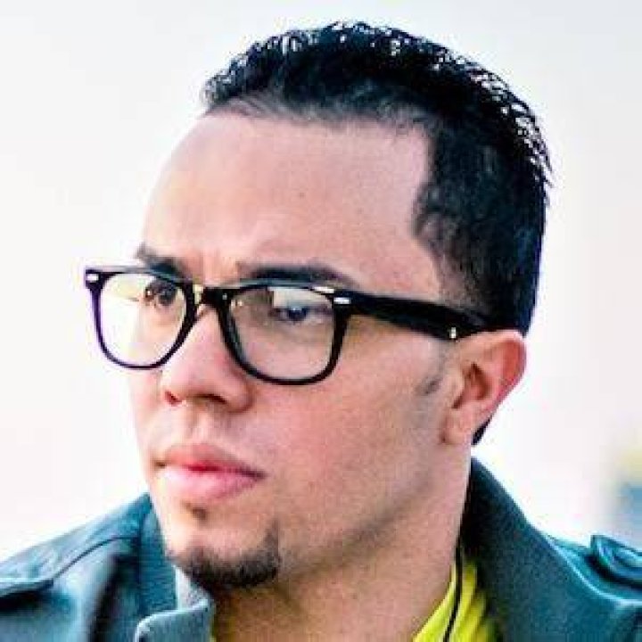 Alex Zurdo (Cantante de Música Mundial) - Edad, cumpleaños, biografía, hechos, familia, patrimonio neto, altura y más