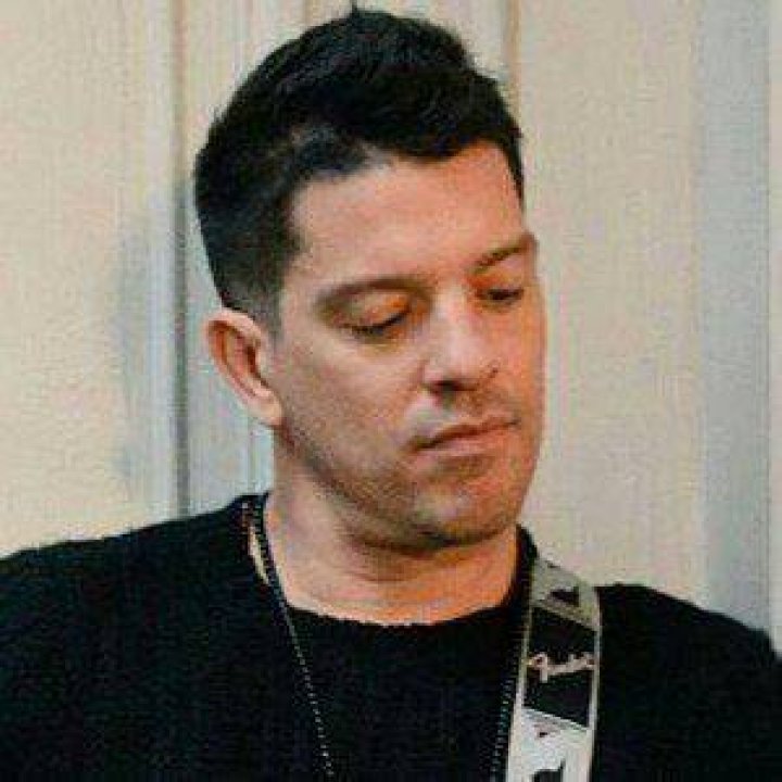Alexis Escobar (Cantante Pop) - Edad, cumpleaños, biografía, hechos, familia, patrimonio neto, altura y más