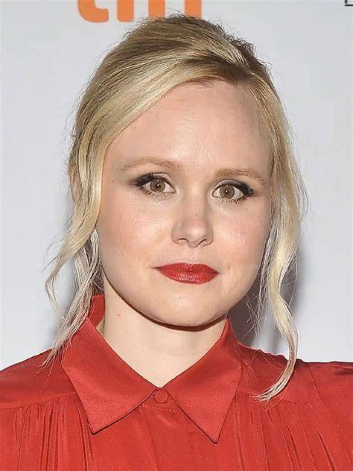 Alison Pill (TV Actress) - Age, Birthday, Bio, Facts, Family, Net Worth, Height & More
