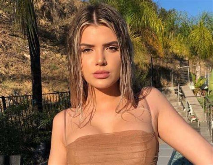Alissa Violet (Instagram Star) - Age, Birthday, Bio, Facts, Family, Net Worth, Height & More