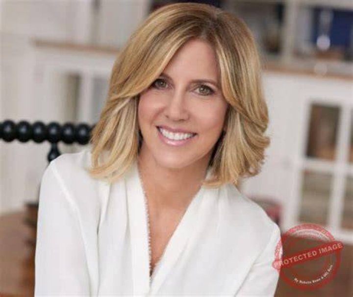 Alisyn Camerota (Journalist) - Age, Birthday, Bio, Facts, Family, Net Worth, Height & More