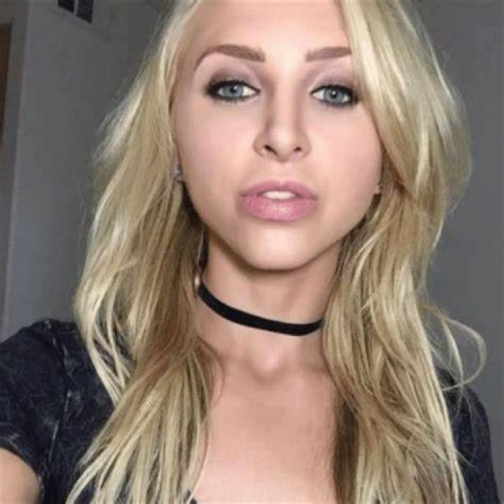 Alix Lynx (Instagram Star) - Age, Birthday, Bio, Facts, Family, Net Worth, Height & More