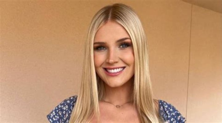 Allie Dunn (Instagram Star) - Age, Birthday, Bio, Facts, Family, Net Worth, Height & More