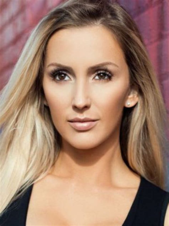 Amanda Paris (Model) - Age, Birthday, Bio, Facts, Family, Net Worth, Height & More