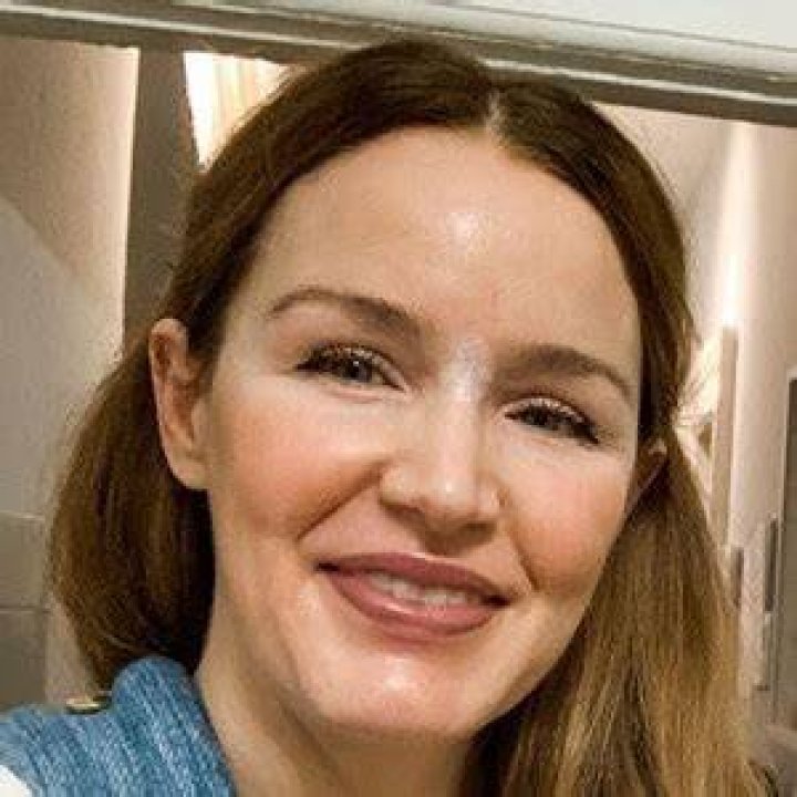 Amber de la Motte (Instagram Star) - Age, Birthday, Bio, Facts, Family, Net Worth, Height & More