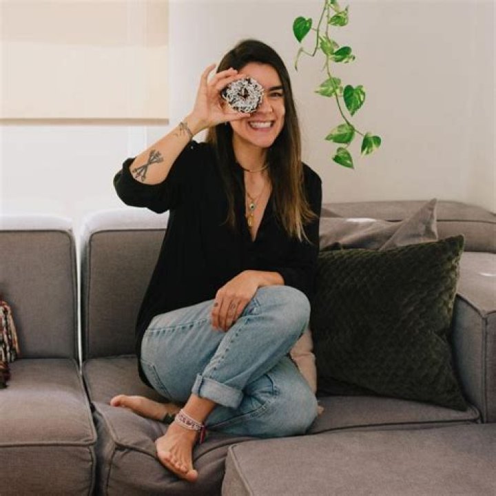 Ana Araujo (Instagram Star) - Age, Birthday, Bio, Facts, Family, Net Worth, Height & More