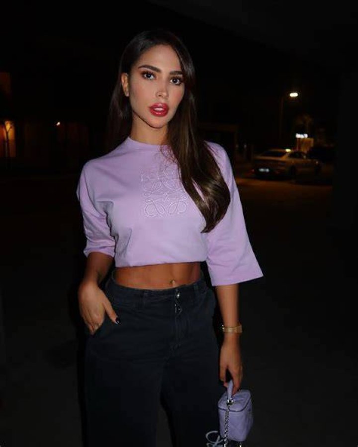 Ana Paula Sáenz (Instagram Star) - Age, Birthday, Bio, Facts, Family, Net Worth, Height & More