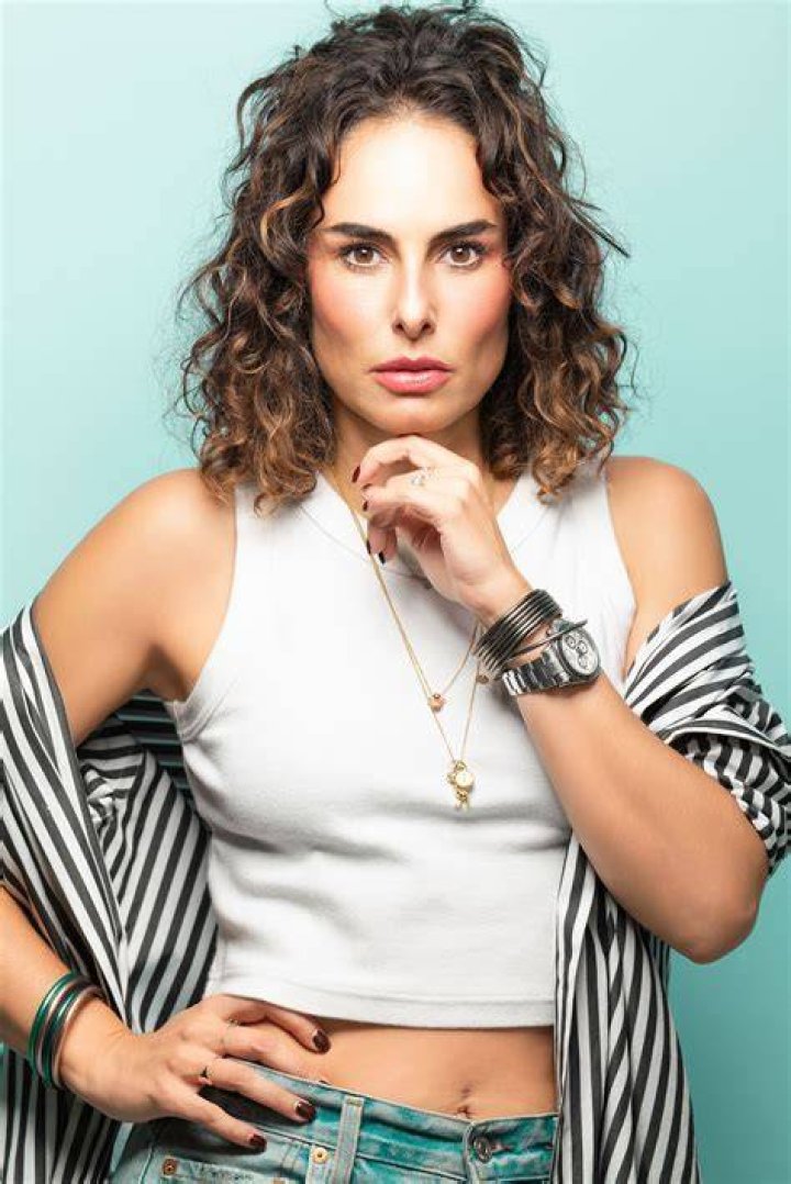 Ana Serradilla (Actriz de Televisión) - Edad, cumpleaños, biografía, hechos, familia, patrimonio neto, altura y más
