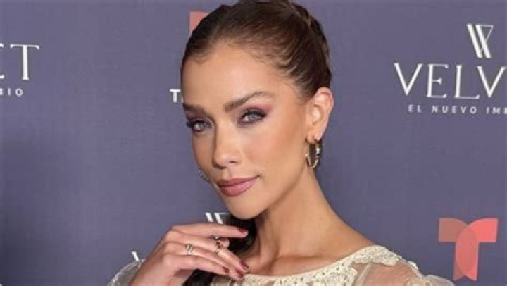 Anahí (Actriz de Televisión) - Edad, cumpleaños, biografía, hechos, familia, patrimonio neto, altura y más