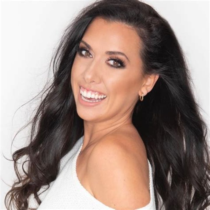 Angie Bellemare (YouTube Star) - Age, Birthday, Bio, Facts, Family, Net Worth, Height & More
