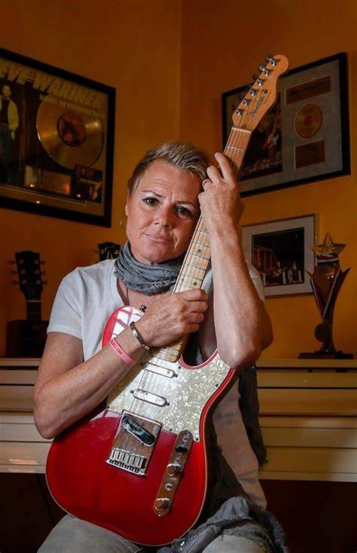 Anita Cochran (Country Singer) - Age, Birthday, Bio, Facts, Family, Net Worth, Height & More