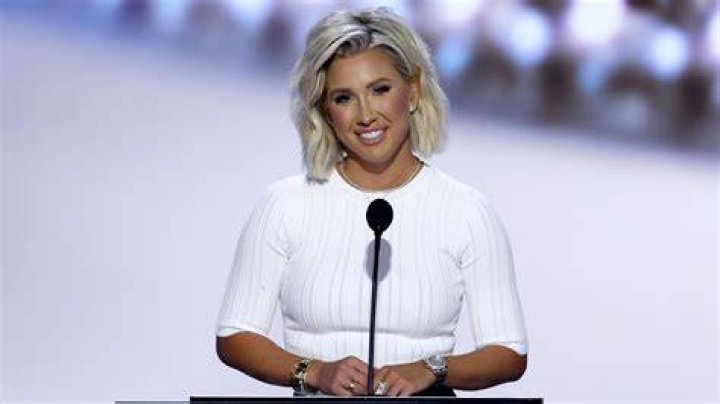 Apakah Savannah chrisley menikah? - Celebrity.fm – Bintang Resmi #1, Jaringan Bisnis & Orang, Wiki, Kisah Sukses, Biografi & Kutipan