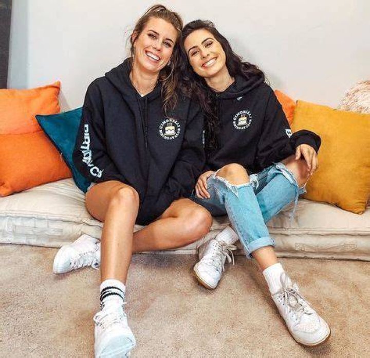 Are Lisa and Lauren Cimorelli twins?