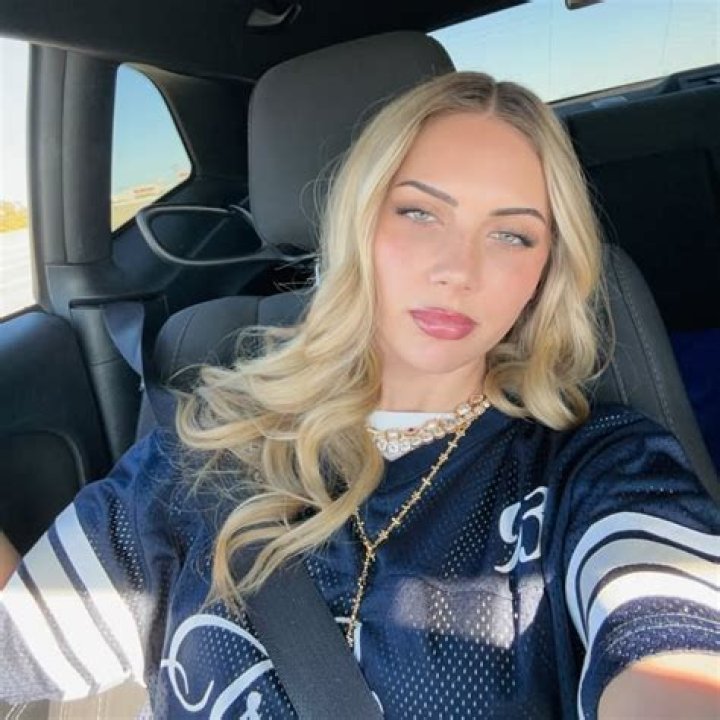 Arianna Flowers