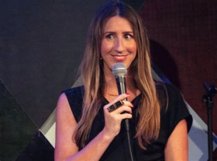 Ashley Hesseltine (Comedian) - Age, Birthday, Bio, Facts, Family, Net Worth, Height & More