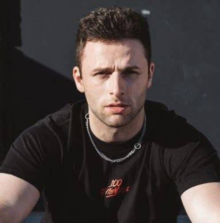 AustinShow (Twitch Star) - Age, Birthday, Bio, Facts, Family, Net Worth, Height & More