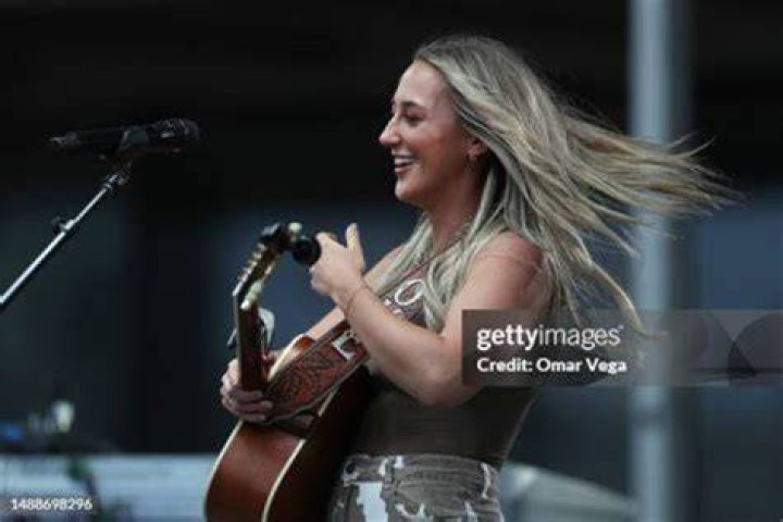Becky Hobbs (Country Singer) - Age, Birthday, Bio, Facts, Family, Net Worth, Height & More