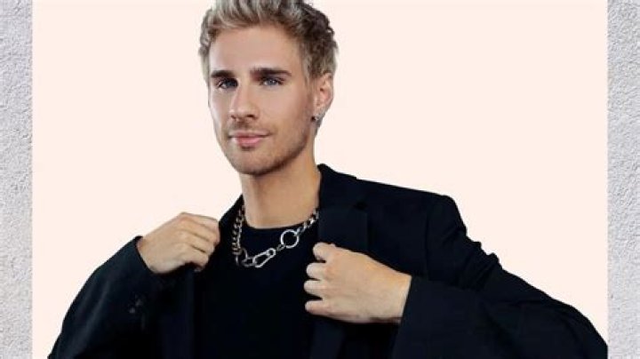 Brad Mondo (Stylist) - Age, Birthday, Bio, Facts, Family, Net Worth, Height & More