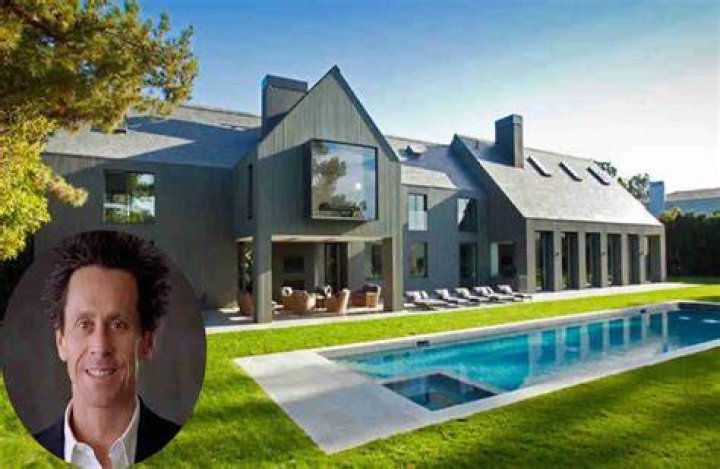 Brian Grazer (Film Producer) - Age, Birthday, Bio, Facts, Family, Net Worth, Height & More
