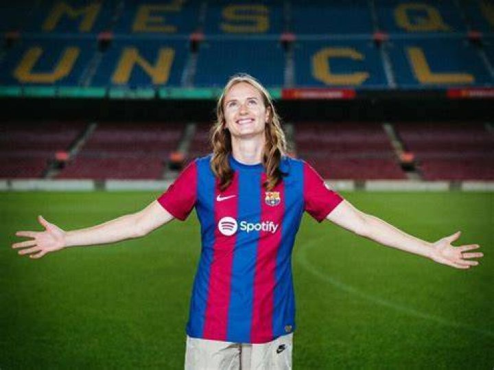 Caroline Graham Hansen (Soccer Player) - العمر ، تاريخ الميلاد ، السيرة الذاتية ، الحقائق ، الأسرة ، صافي الثروة ، الطول والمزيد