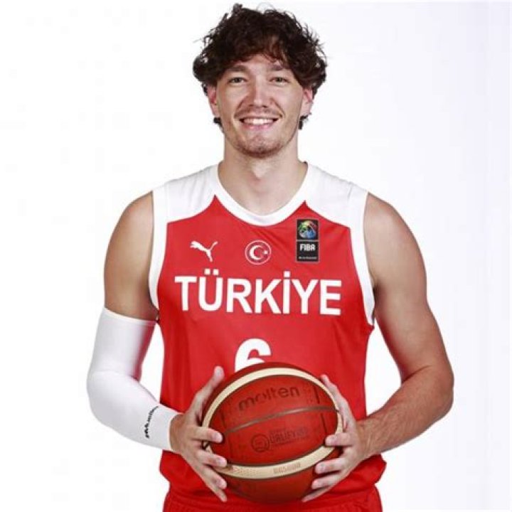 Cedi Osman (Basketball Player) - Umur, Ulang Tahun, Bio, Fakta, Keluarga, Kekayaan Bersih, Tinggi Badan & Lainnya
