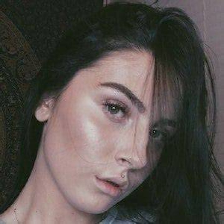 Chloe Arden (YouTube Star) - Age, Birthday, Bio, Facts, Family, Net Worth, Height & More