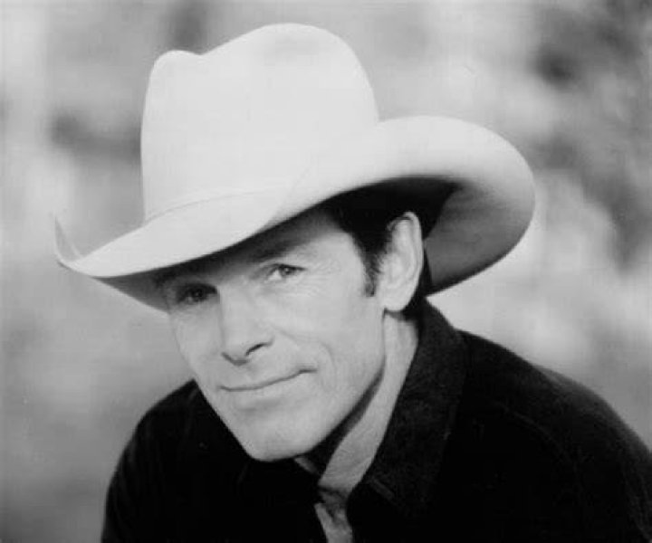 Chris Ledoux (Country Singer) - Age, Birthday, Bio, Facts, Family, Net Worth, Height & More