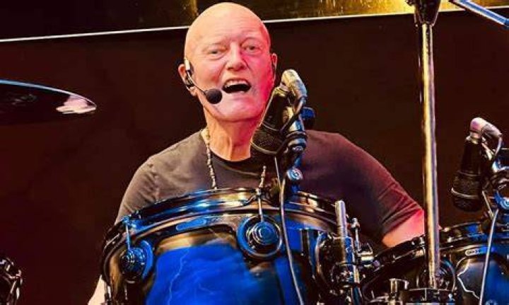 Chris Slade (Drummer) - Age, Birthday, Bio, Facts, Family, Net Worth, Height & More