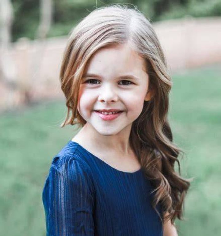 Claire Crosby (YouTube Star) - Age, Birthday, Bio, Facts, Family, Net Worth, Height & More
