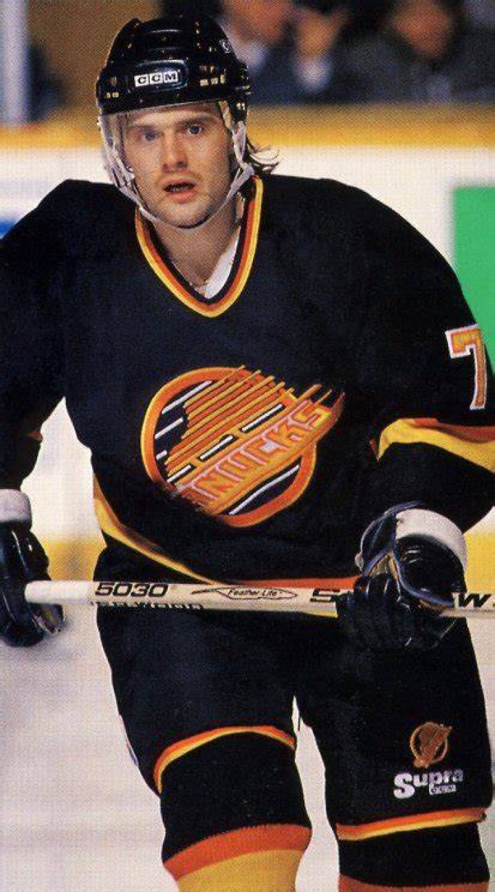 Cliff Ronning (Hockey Player) - Age, Birthday, Bio, Facts, Family, Net Worth, Height & More