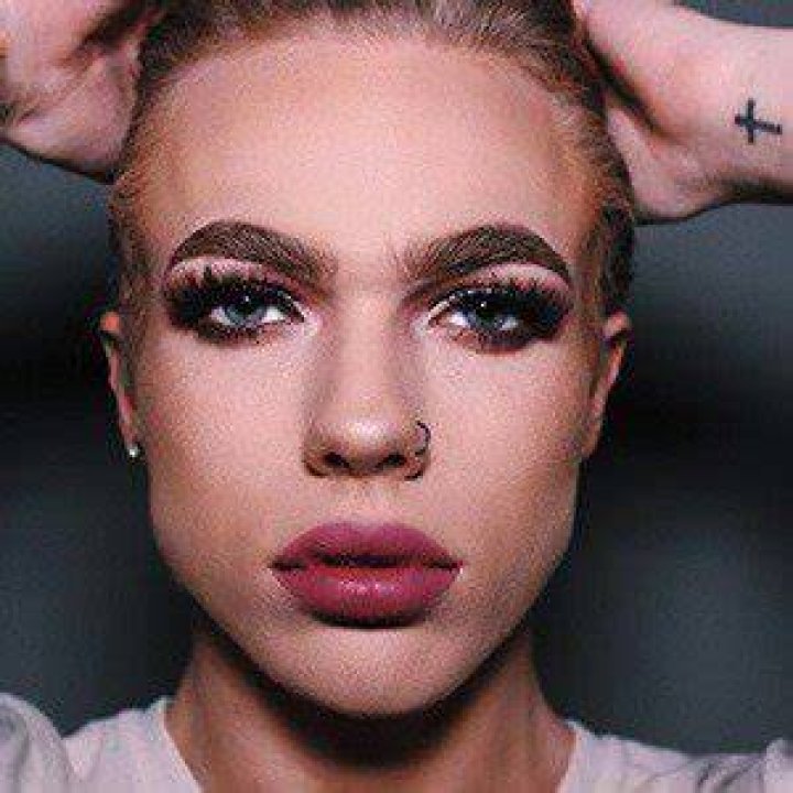 Cole Carrigan (Makeup Artist) - Age, Birthday, Bio, Facts, Family, Net Worth, Height & More
