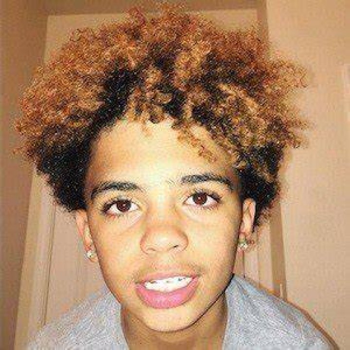 Curlyheadtj (Instagram Star) - Age, Birthday, Bio, Facts, Family, Net Worth, Height & More