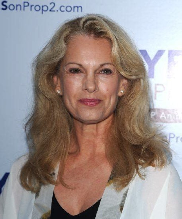 Cyndy Garvey (TV Show Host) - Age, Birthday, Bio, Facts, Family, Net Worth, Height & More