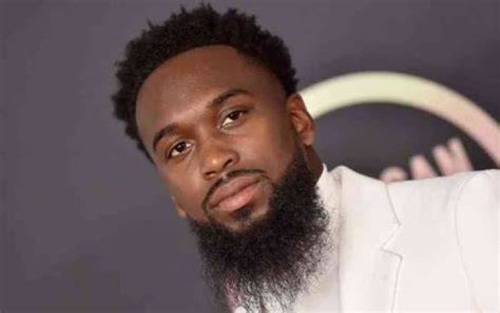 Dante Bowe (Gospel Singer) - Age, Birthday, Bio, Facts, Family, Net Worth, Height & More