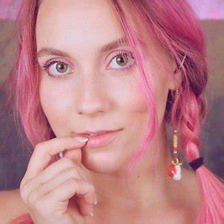 Darya Lozhkina (YouTube Star) - Age, Birthday, Bio, Facts, Family, Net Worth, Height & More