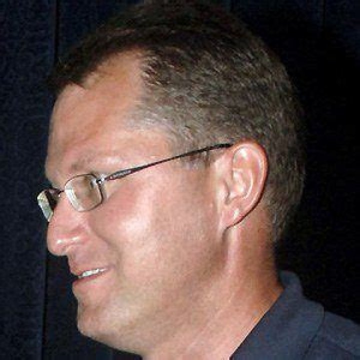 Dave Pelzer (Memoirist) - Age, Birthday, Bio, Facts, Family, Net Worth, Height & More