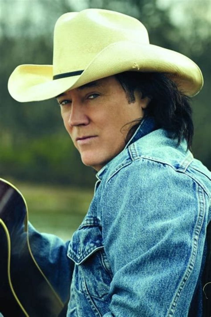 David Lee Murphy (Country Singer) - Age, Birthday, Bio, Facts, Family, Net Worth, Height & More