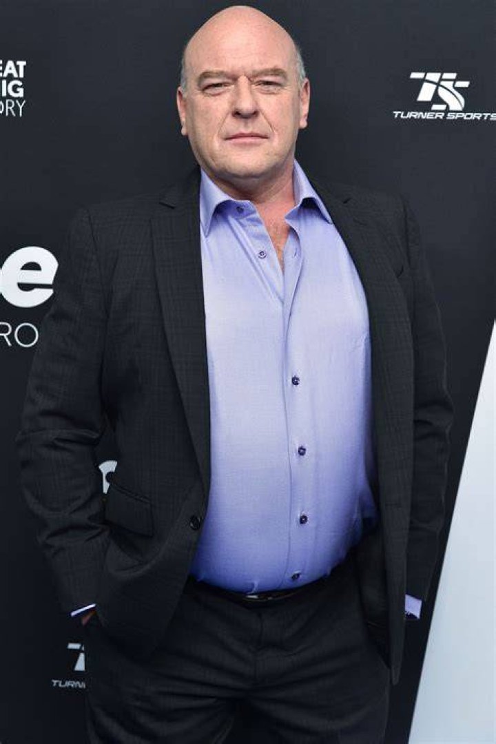Dean Norris (TV Actor) - Age, Birthday, Bio, Facts, Family, Net Worth, Height & More