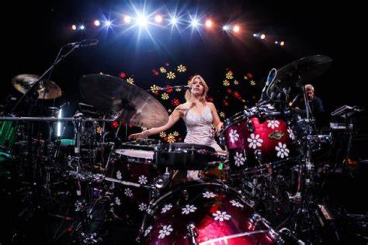 Deborah Knox-Hewson (Drummer) - Age, Birthday, Bio, Facts, Family, Net Worth, Height & More