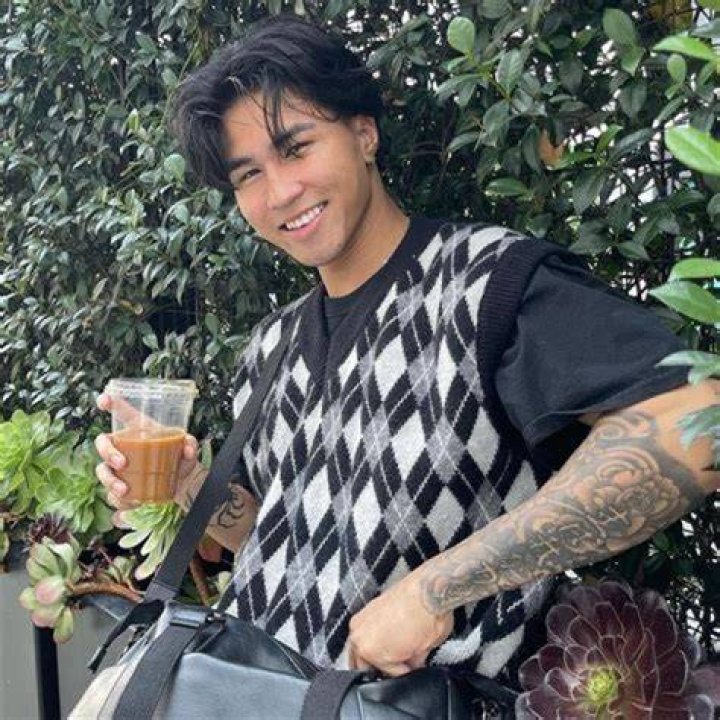 Deen Burbigo (Rapper) - Age, Birthday, Bio, Facts, Family, Net Worth, Height & More